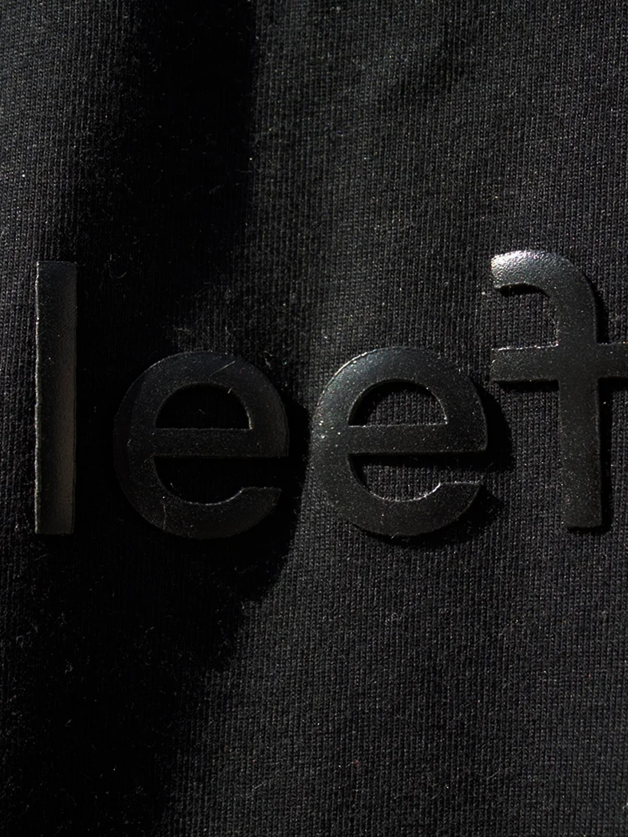 camiseta preta logo relevo